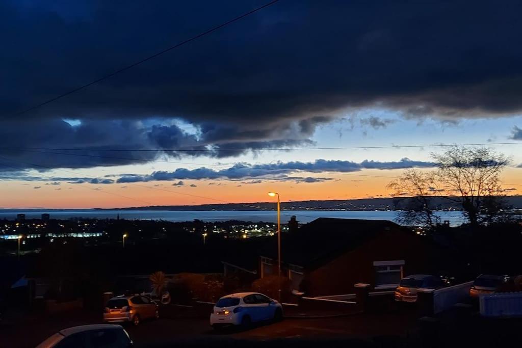 Bellevue Bungalow - Comfortable Home With Amazing Views بلفاست المظهر الخارجي الصورة